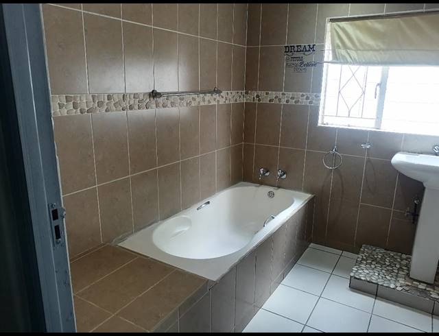 1 bed property to rent in WINCHESTER HILLS